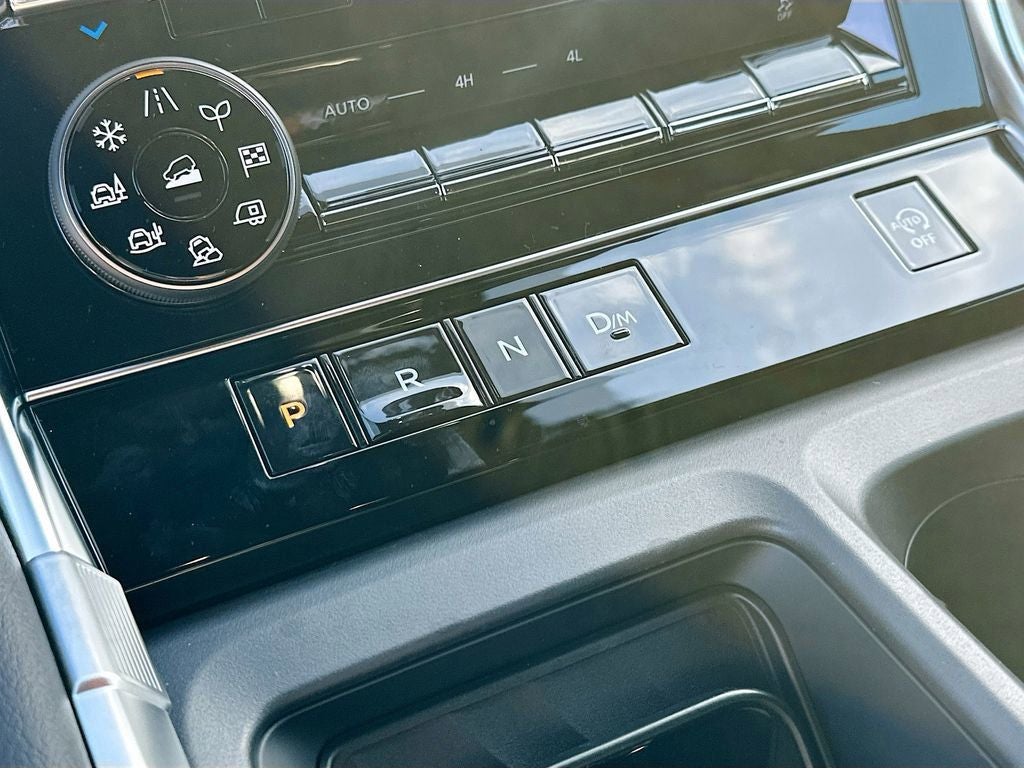 2026 Nissan Armada SL Captains Chairs