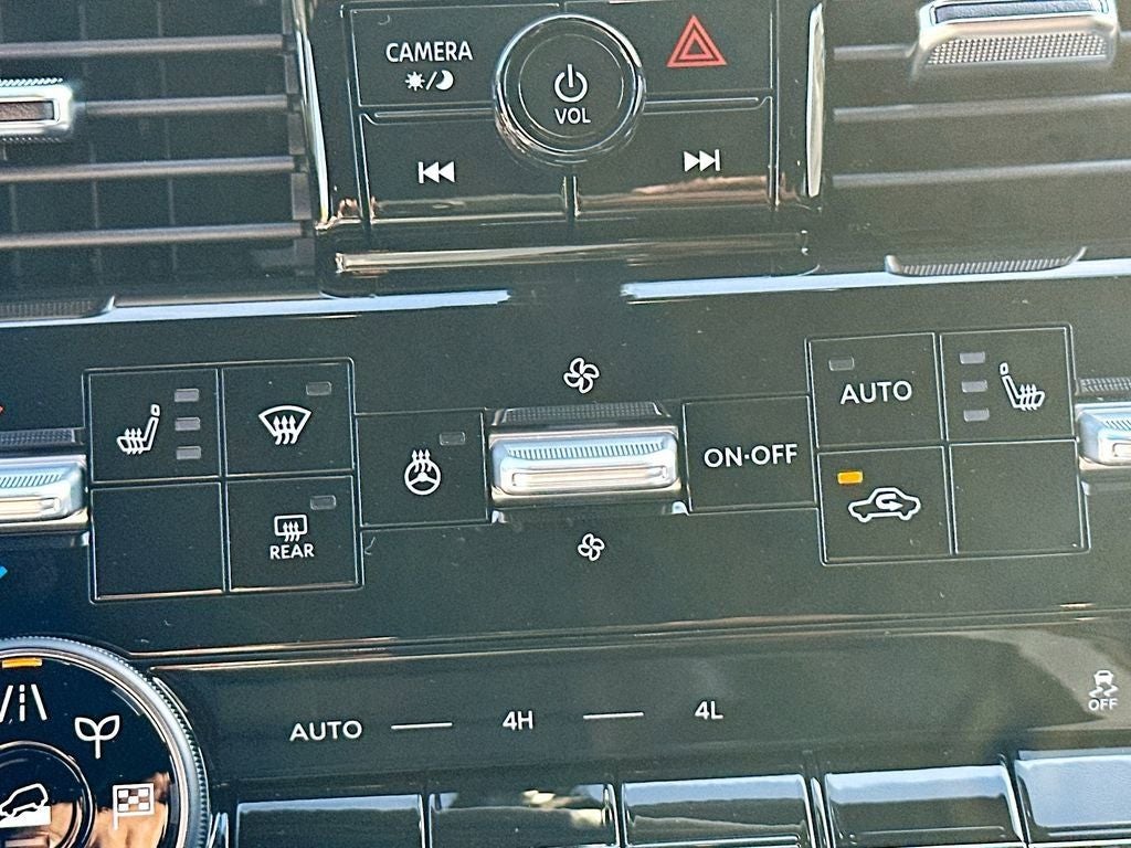 2026 Nissan Armada SL Captains Chairs