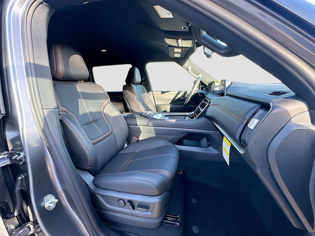 2026 Nissan Armada SL Captains Chairs