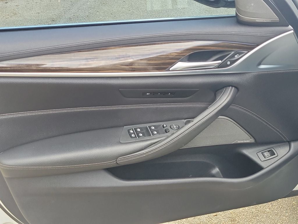 2018 BMW 5 Series 540i w/PREMIUM PACKAGE