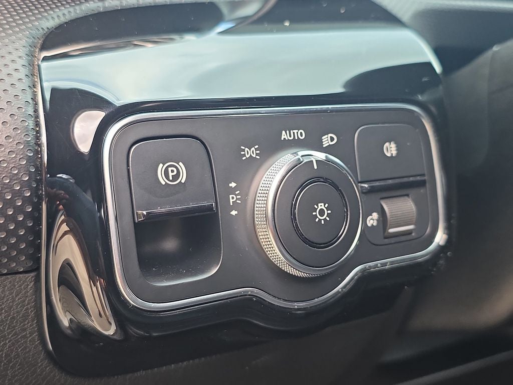 2020 Mercedes-Benz A-Class A 220