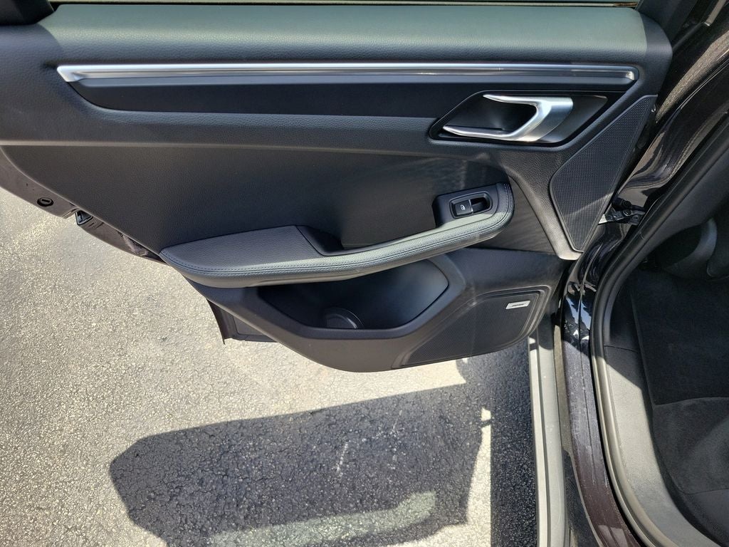 2021 Porsche Macan Base