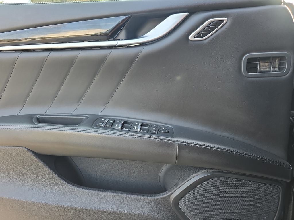 2022 Maserati Ghibli Modena Q4
