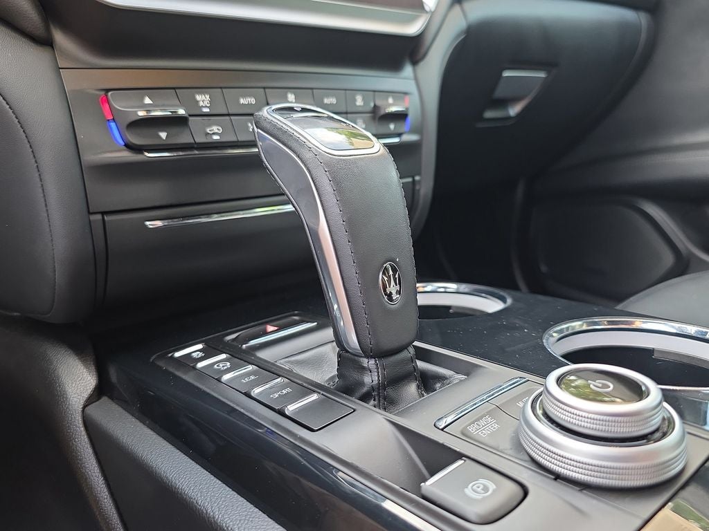 2022 Maserati Ghibli Modena Q4