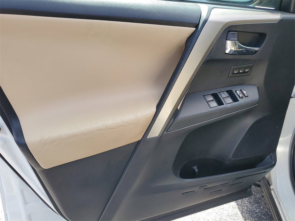 2015 Toyota RAV4 Limited SUNROOF