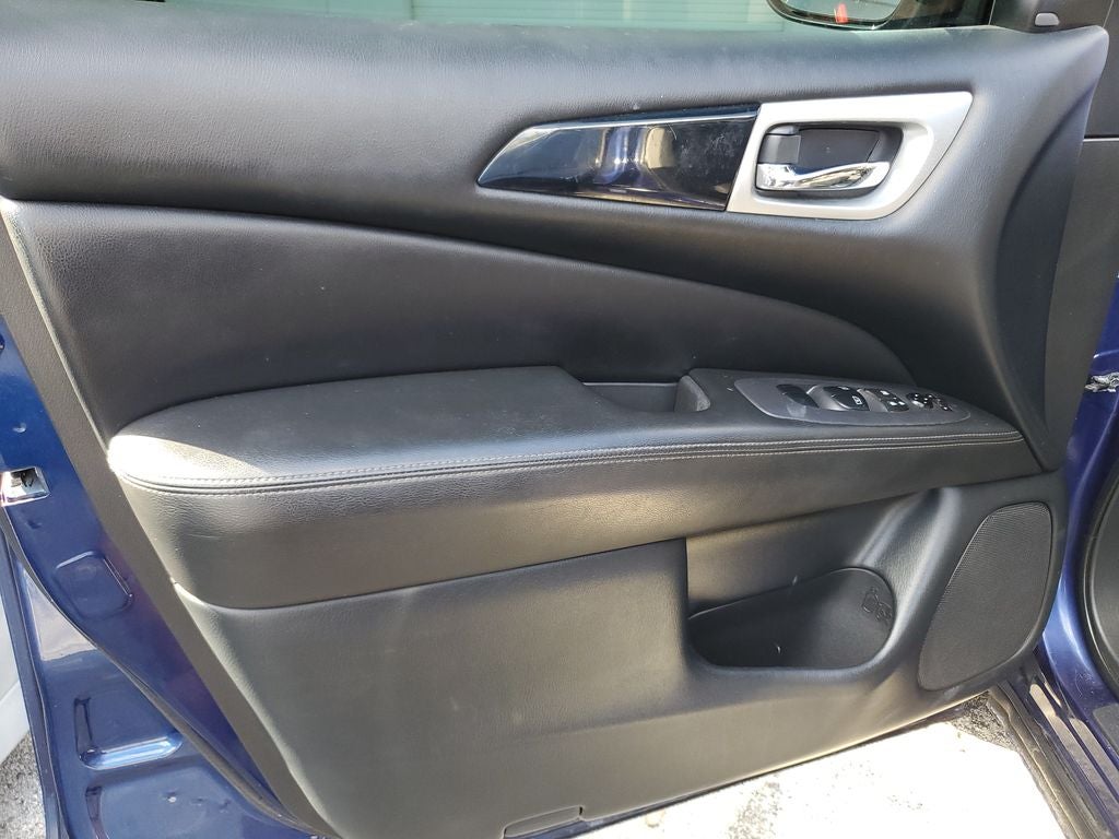 2020 Nissan Pathfinder SV