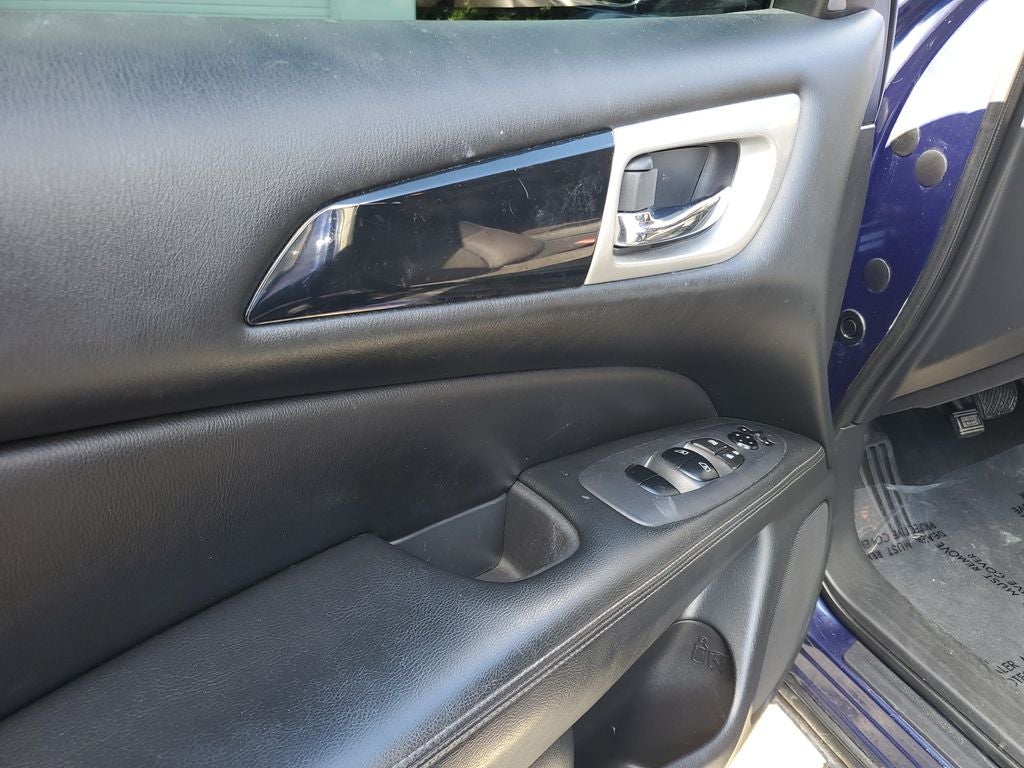 2020 Nissan Pathfinder SV