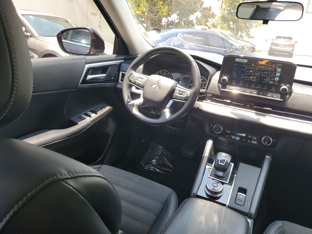 2023 Mitsubishi Outlander SE