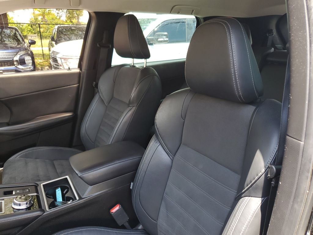 2023 Mitsubishi Outlander SE