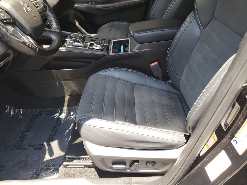 2023 Mitsubishi Outlander SE