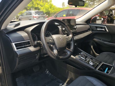 2023 Mitsubishi Outlander SE