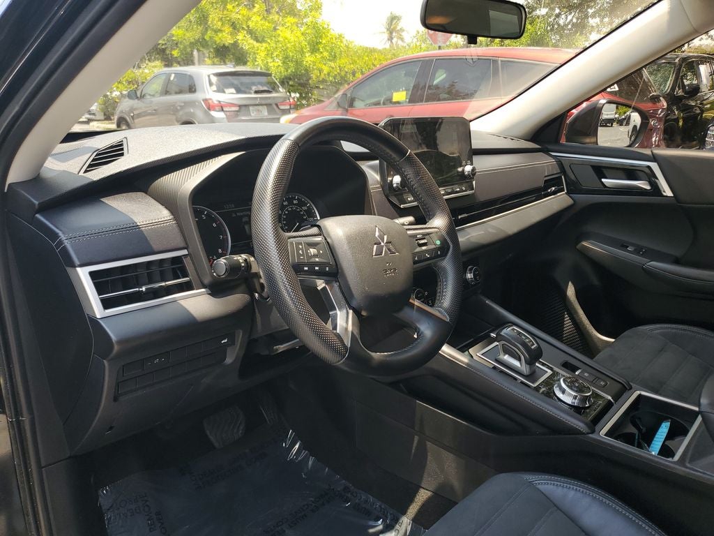2023 Mitsubishi Outlander SE