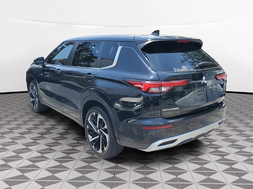 2023 Mitsubishi Outlander SE