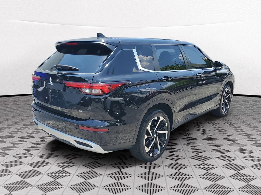 2023 Mitsubishi Outlander SE