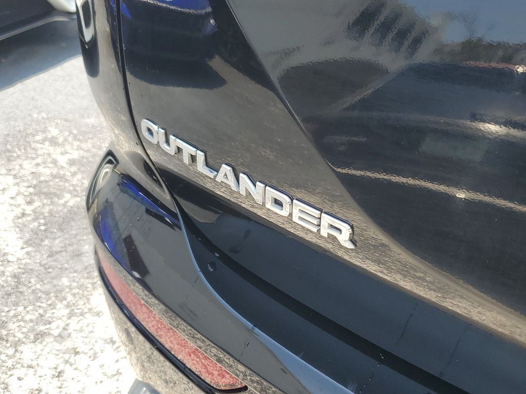 2023 Mitsubishi Outlander SE