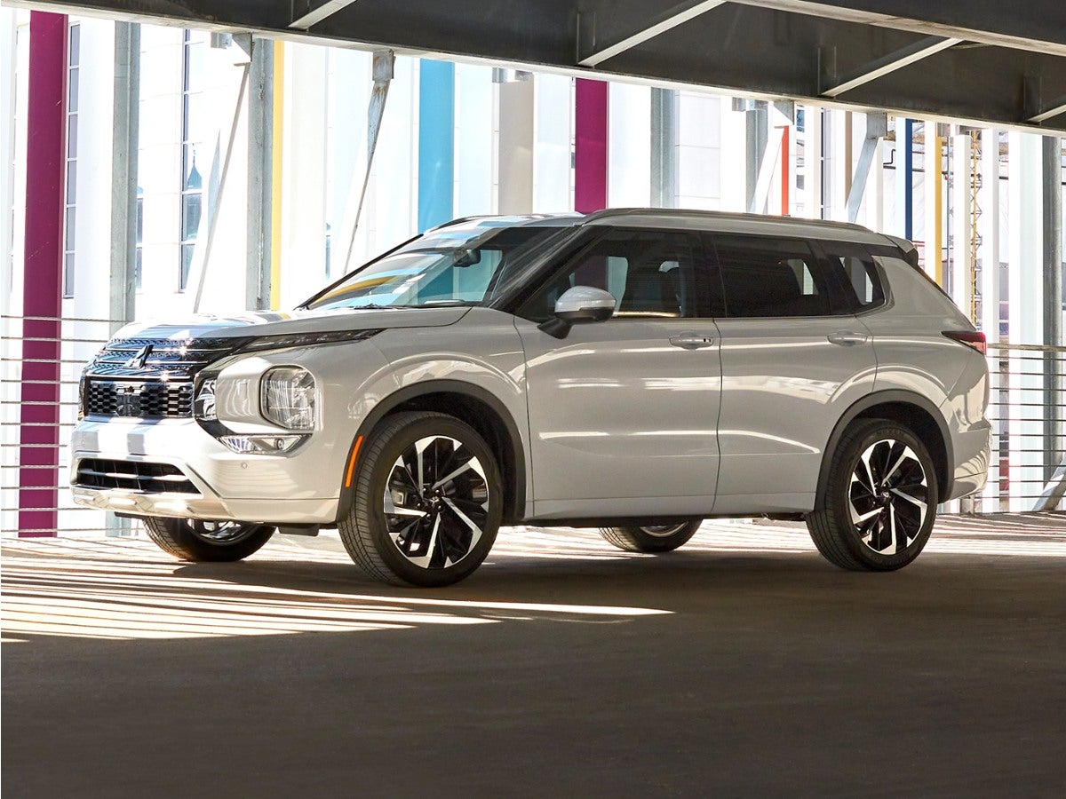 2023 Mitsubishi Outlander SEL 2WD's photo