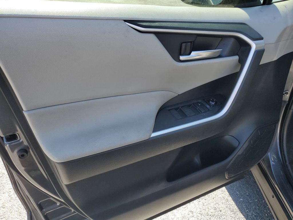 2020 Toyota RAV4 XLE SUNROOF