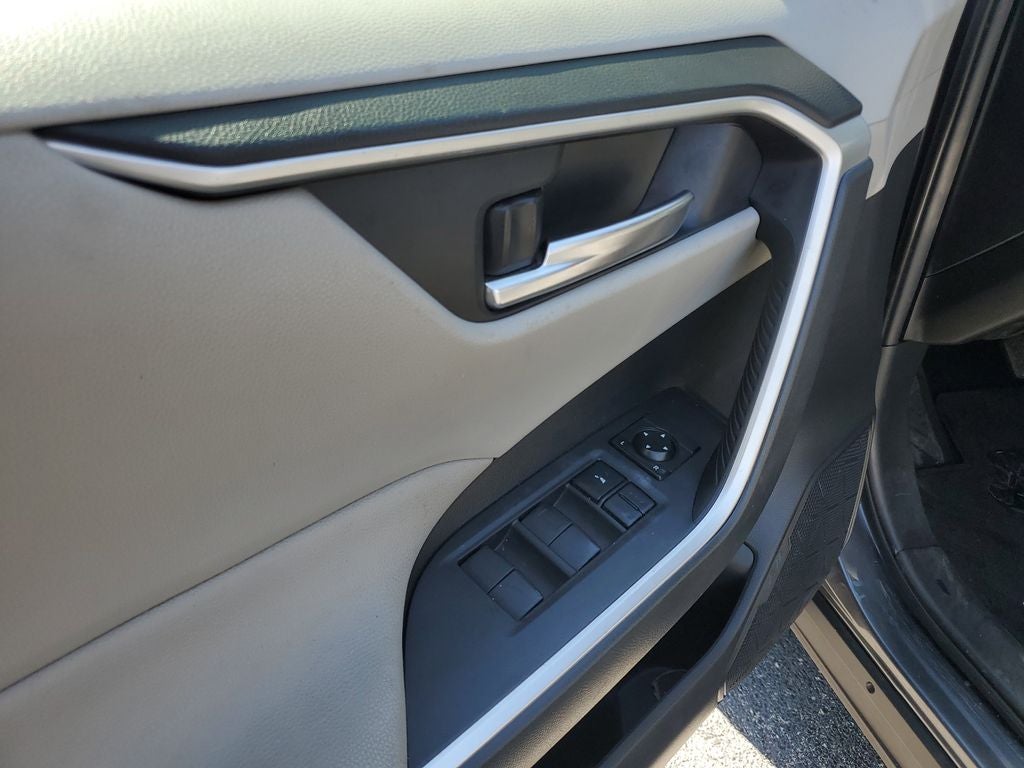 2020 Toyota RAV4 XLE SUNROOF