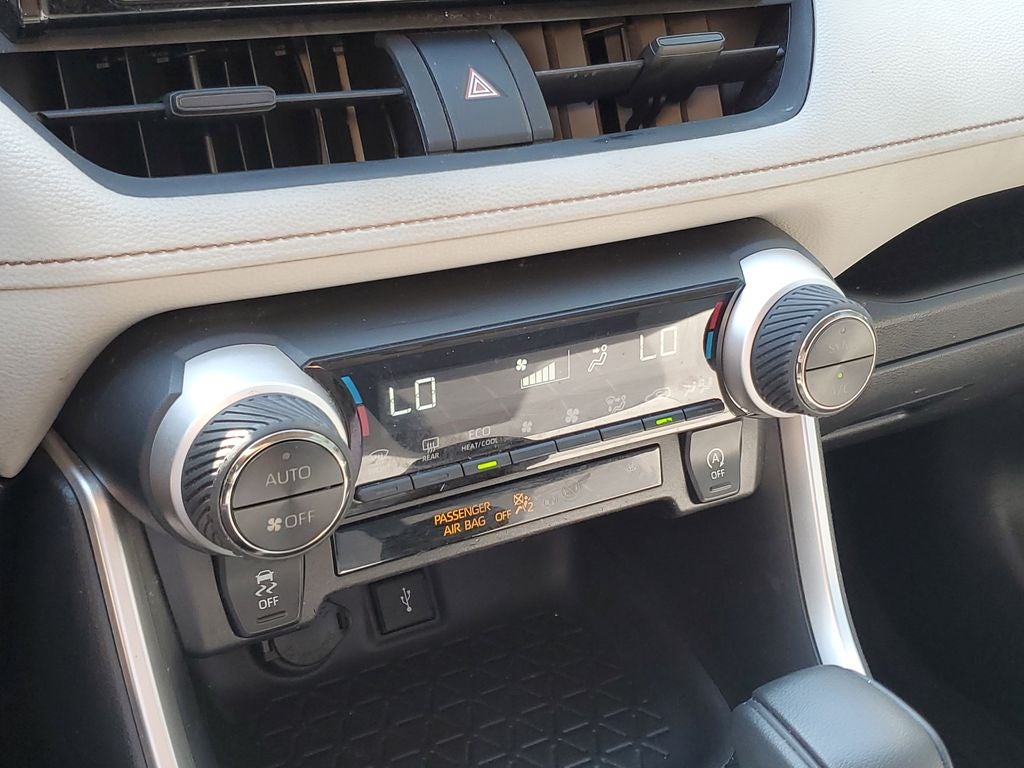 2020 Toyota RAV4 XLE SUNROOF