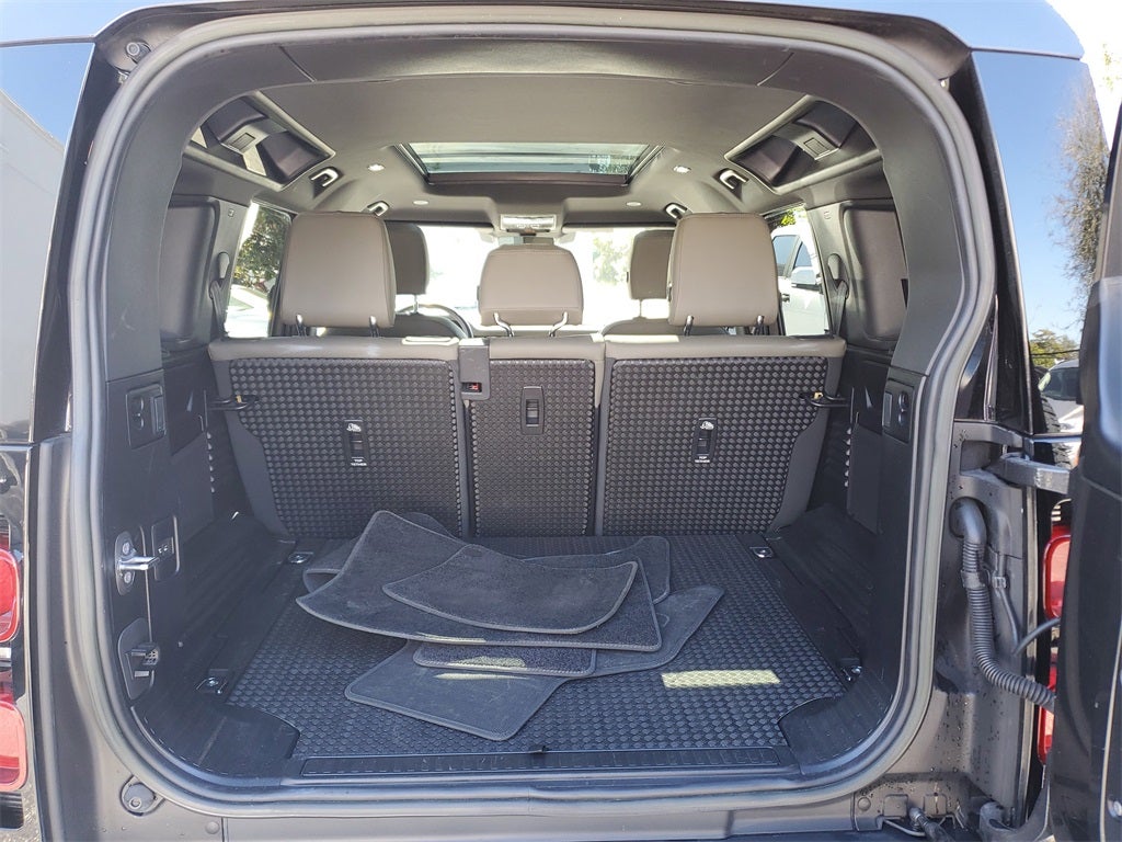 2023 Land Rover Defender 110 SE