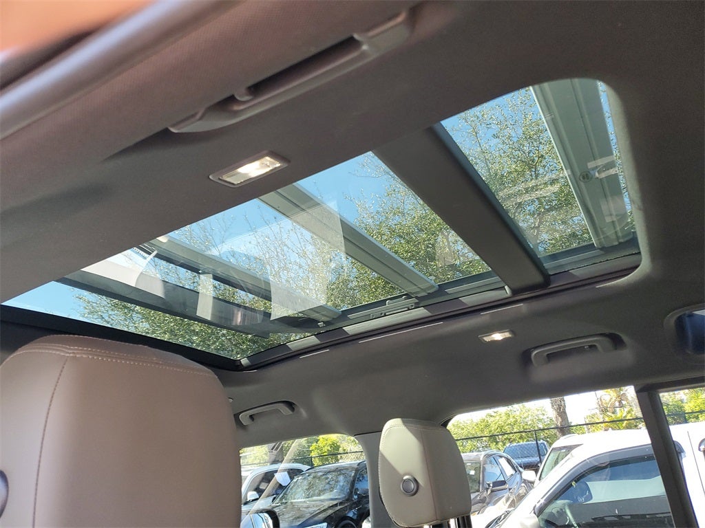 2023 Land Rover Defender 110 SE