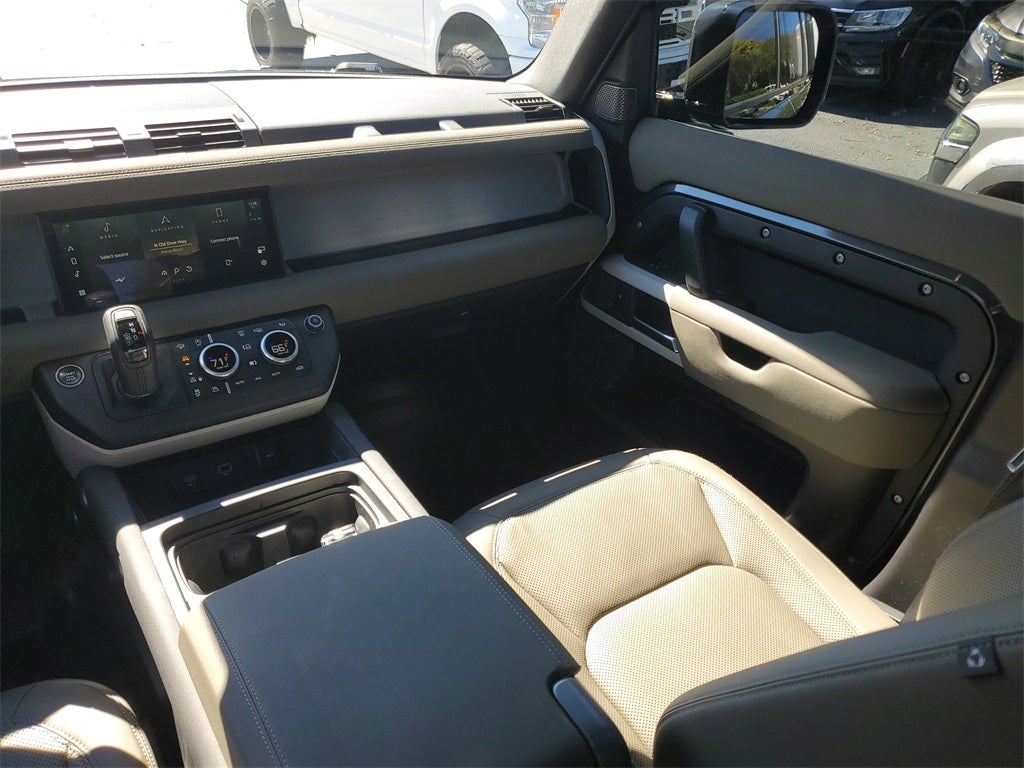 2023 Land Rover Defender 110 SE