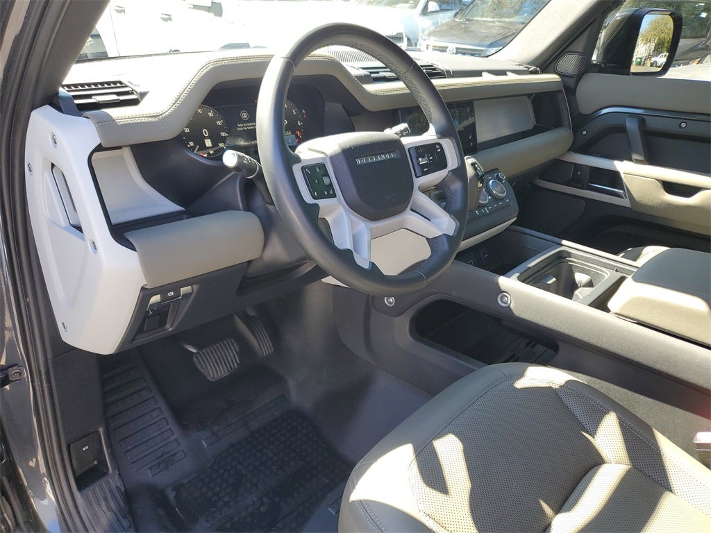 2023 Land Rover Defender 110 SE