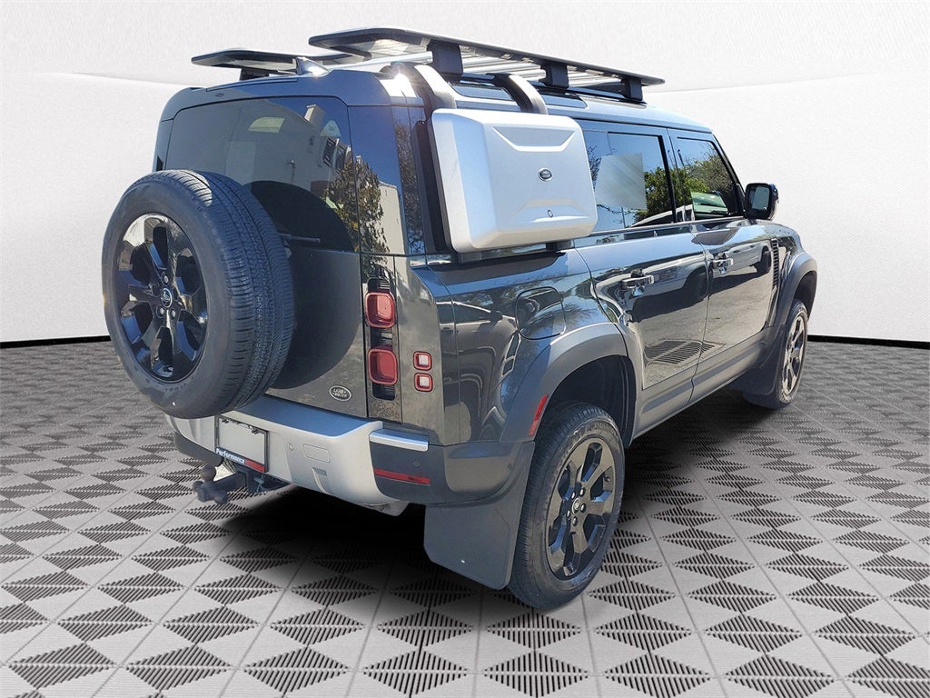 2023 Land Rover Defender 110 SE