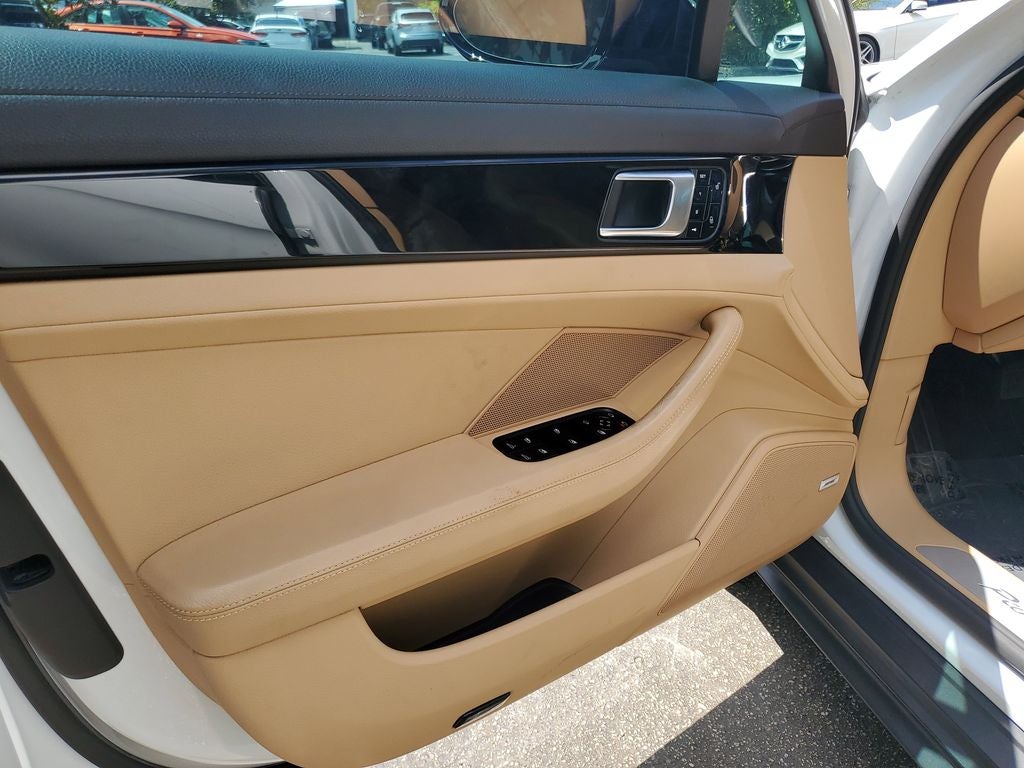 2018 Porsche Panamera 4