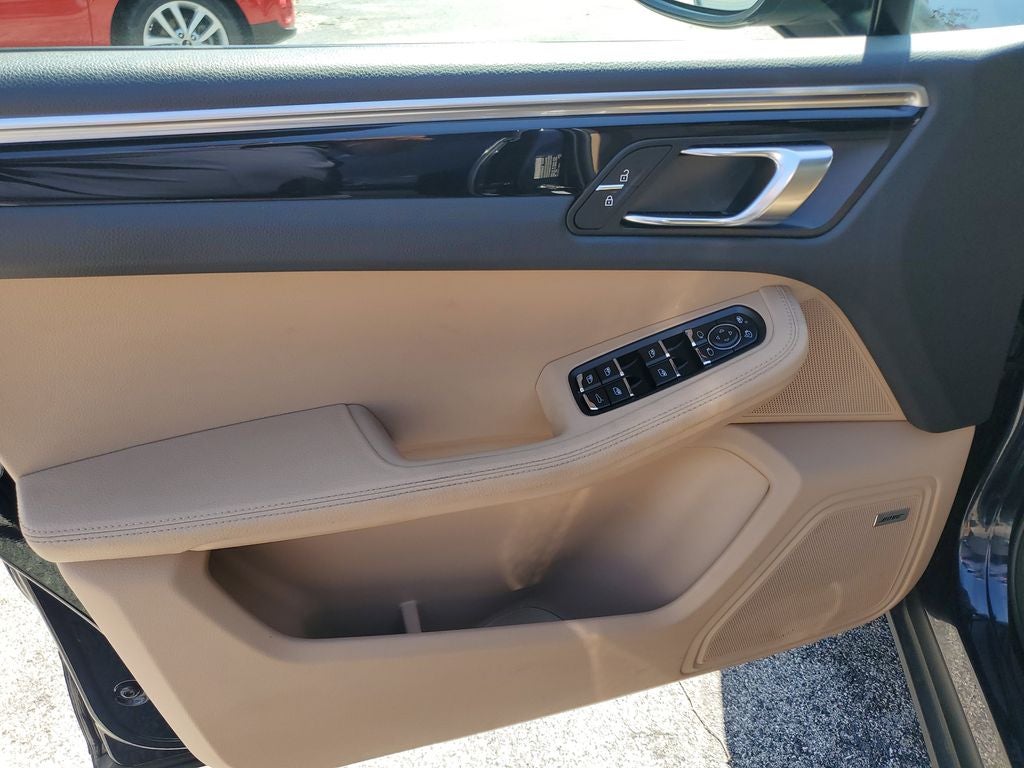 2021 Porsche Macan Base