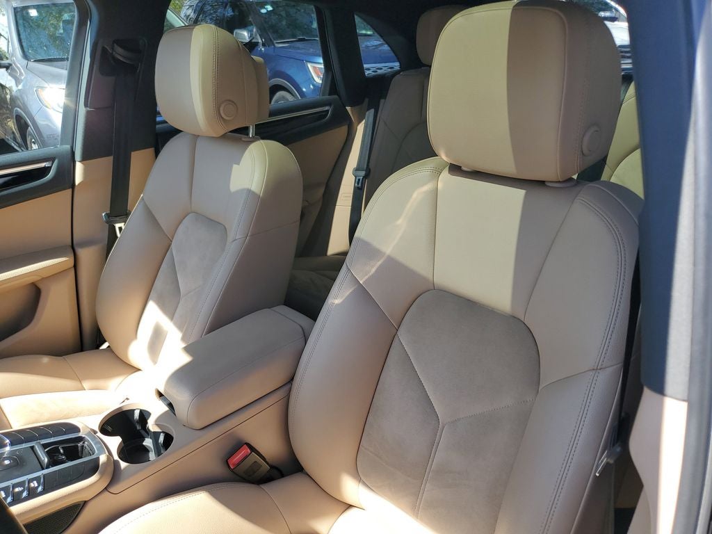 2021 Porsche Macan Base