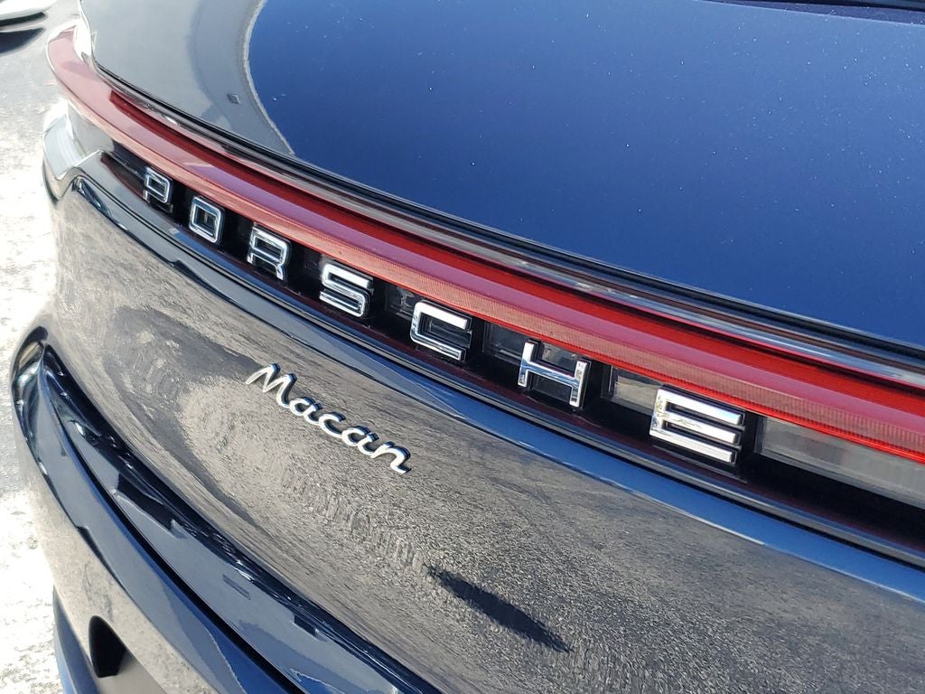 2021 Porsche Macan Base