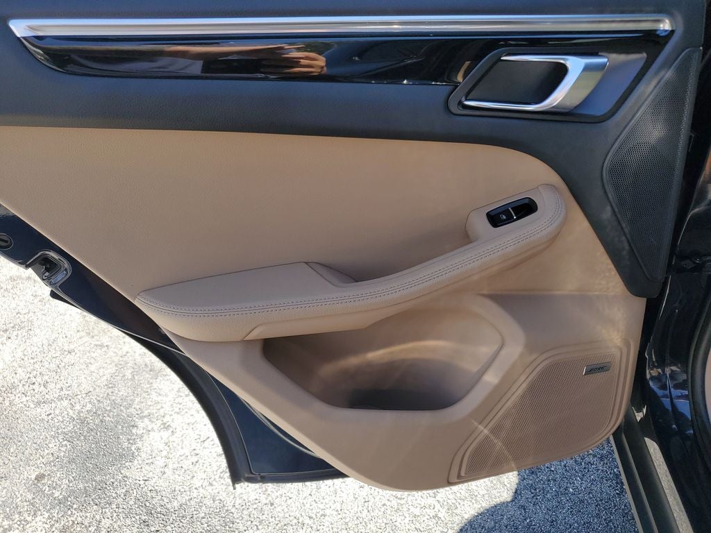 2021 Porsche Macan Base