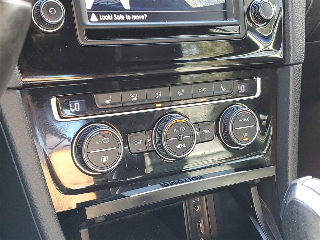 2017 Volkswagen Golf R DCC & Navigation 4Motion 4Motion