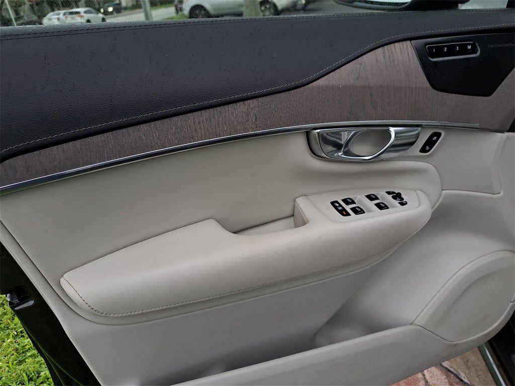 2022 Volvo XC90 T6 Inscription